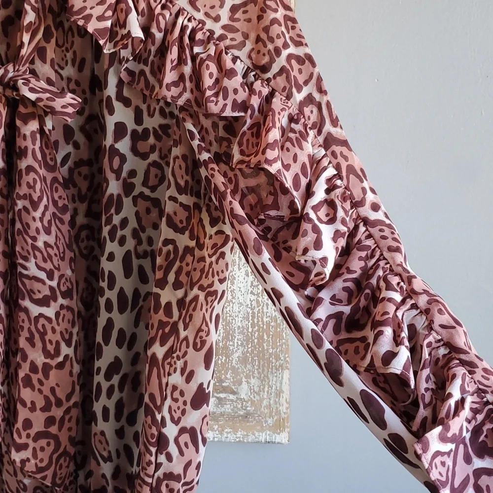 Walter Baker Animal Print Blouse. Size small - Picture 4 of 7